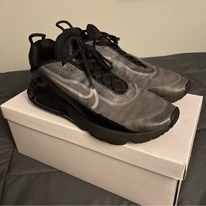 USED NIKE Airmax 2090 Black Size 9